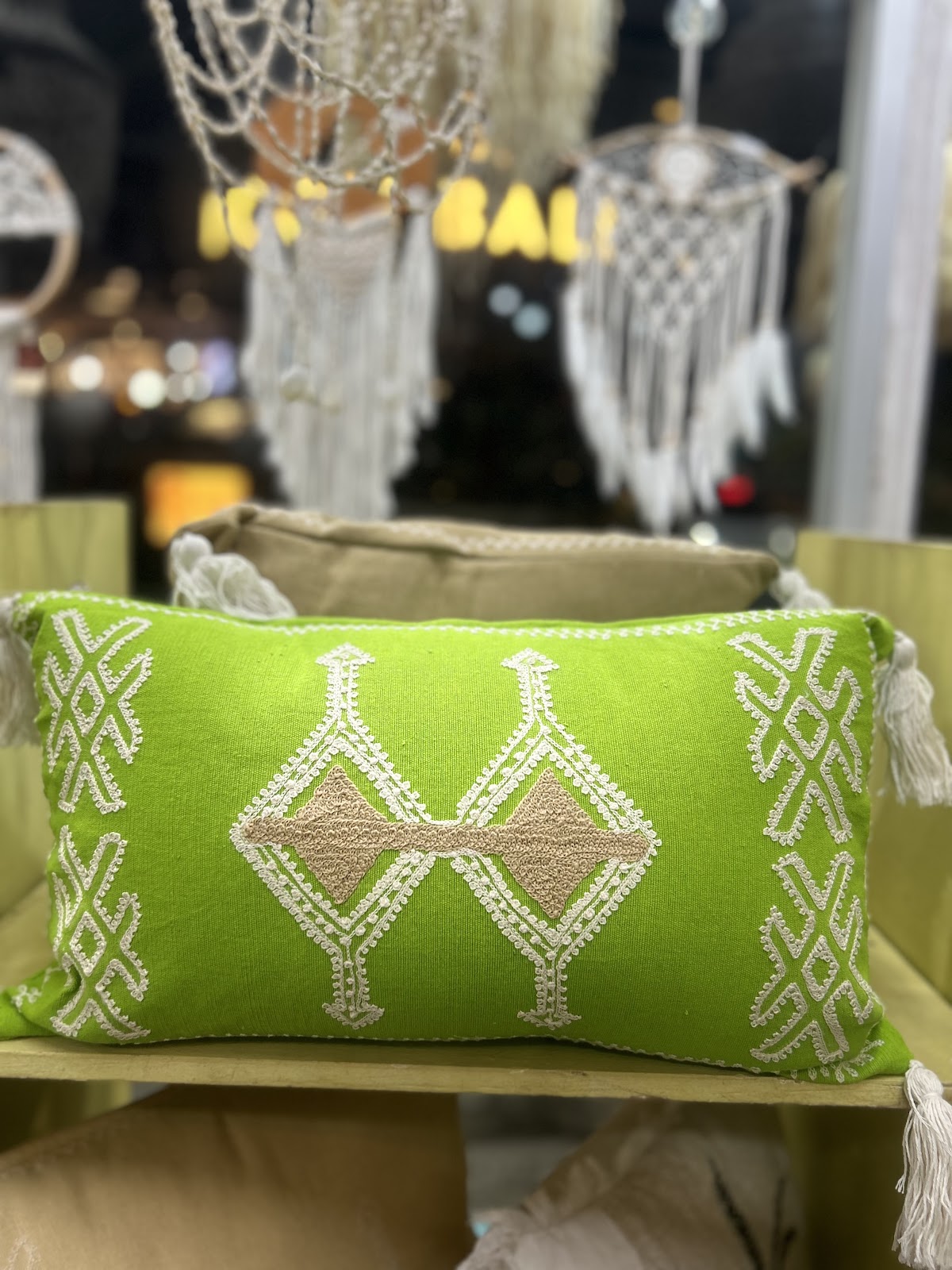 Bantal Persegi Panjang Etnik Hijau Muda
