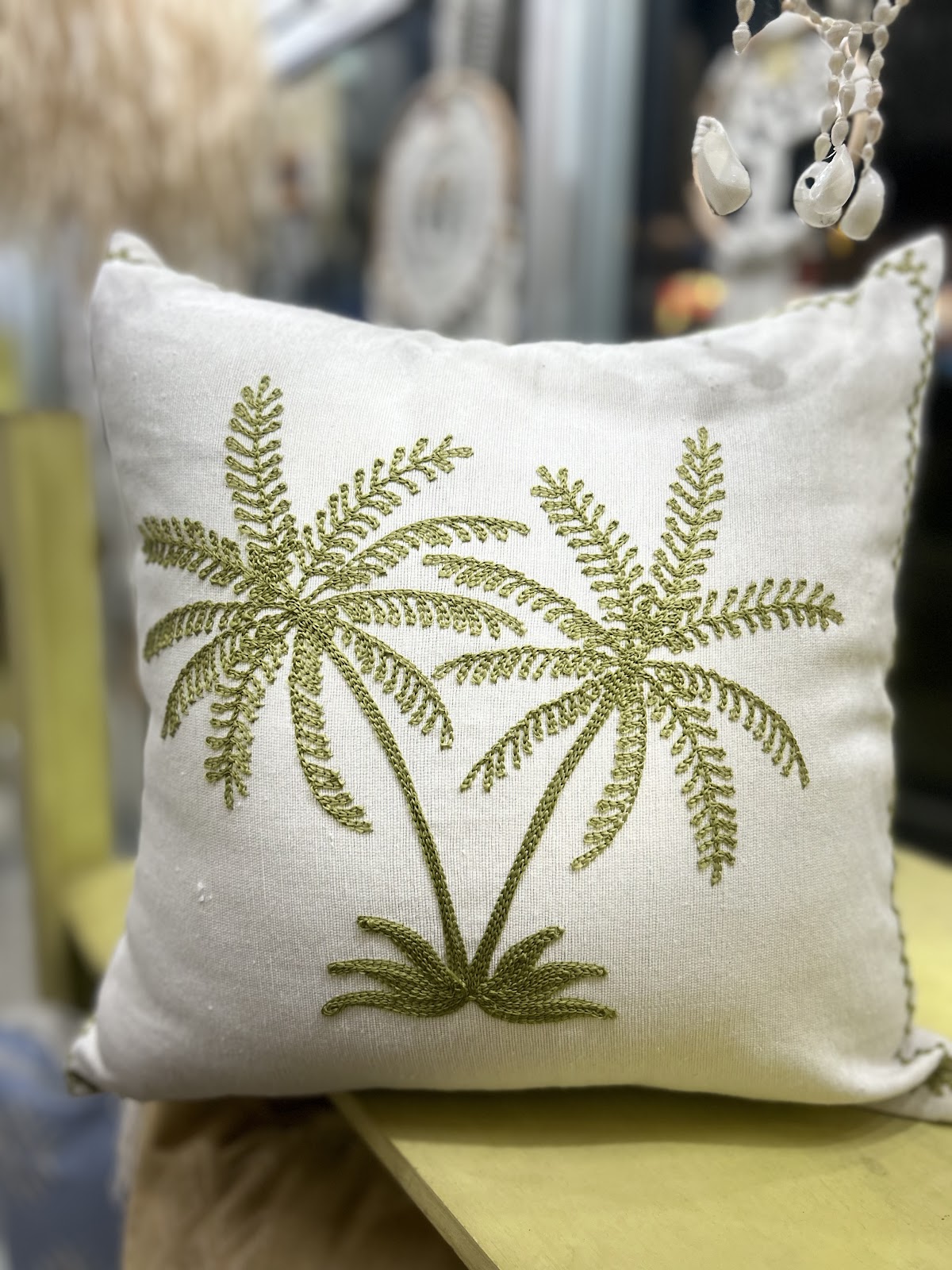 Bantal Sofa Bordir Pohon Kelapa Krem