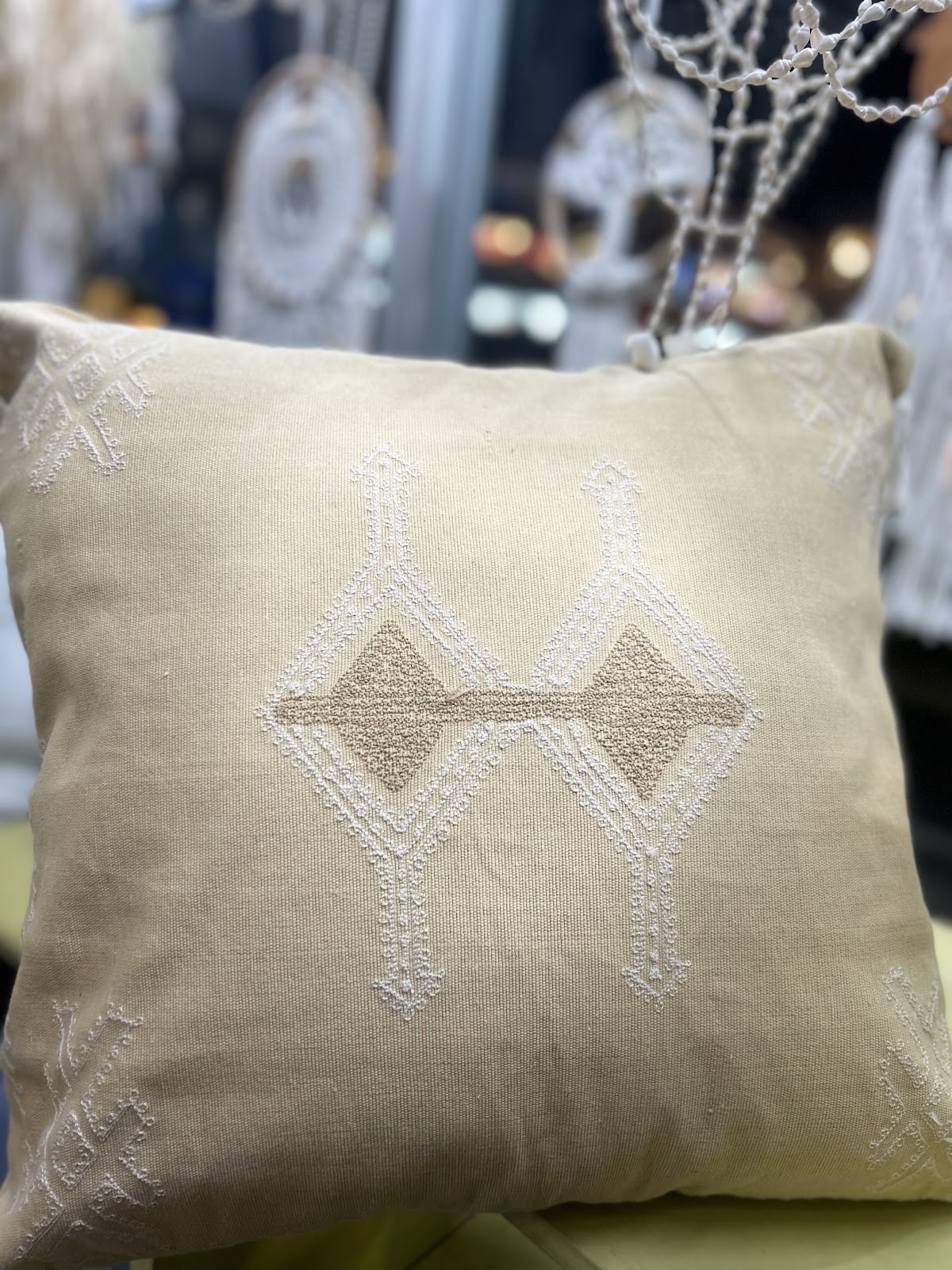 Bantal Sofa Etnik Beige Motif Belah Ketupat