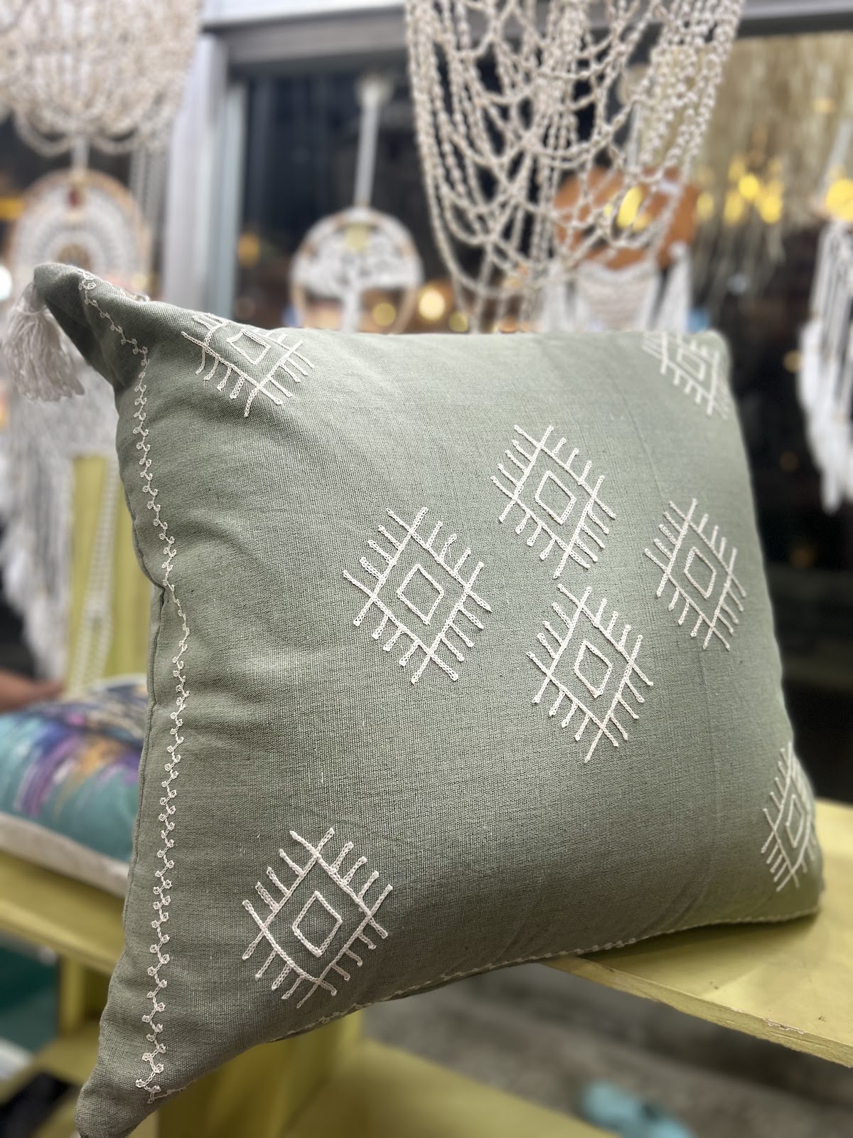 Bantal Sofa Etnik Hijau Sage Tassel