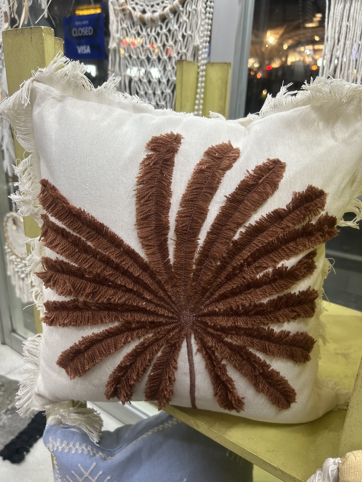 Bantal Sofa Fringe Daun Palem Cokelat