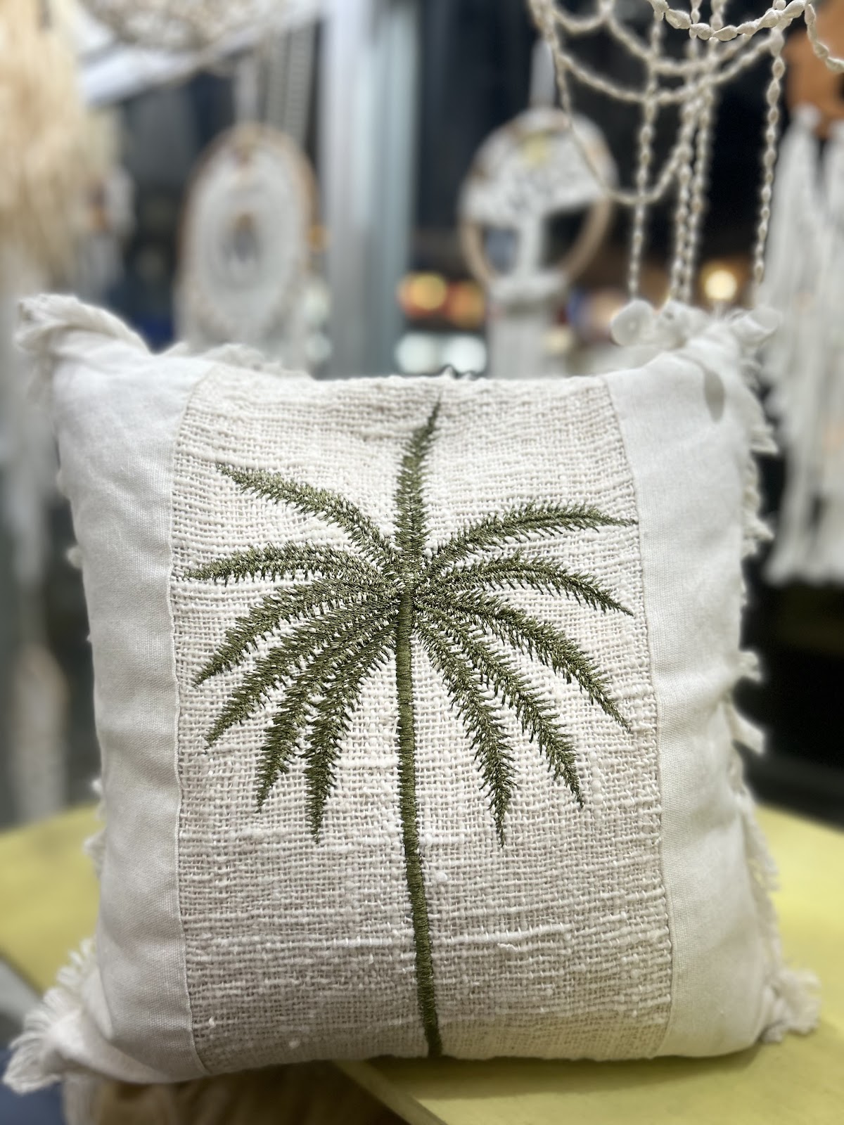 Bantal Tekstur Tenun Palem Hijau Fringe
