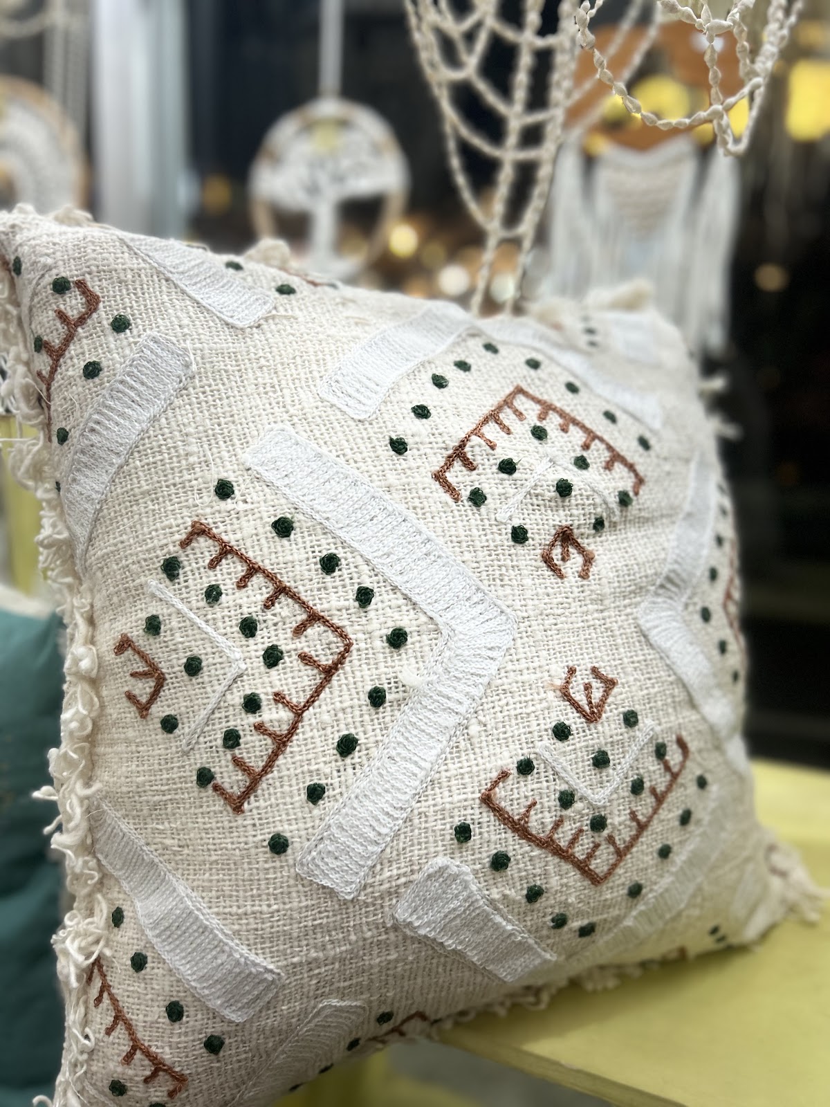 Bantal Tenun Etnik Tribal Krem-Cokelat-Hijau